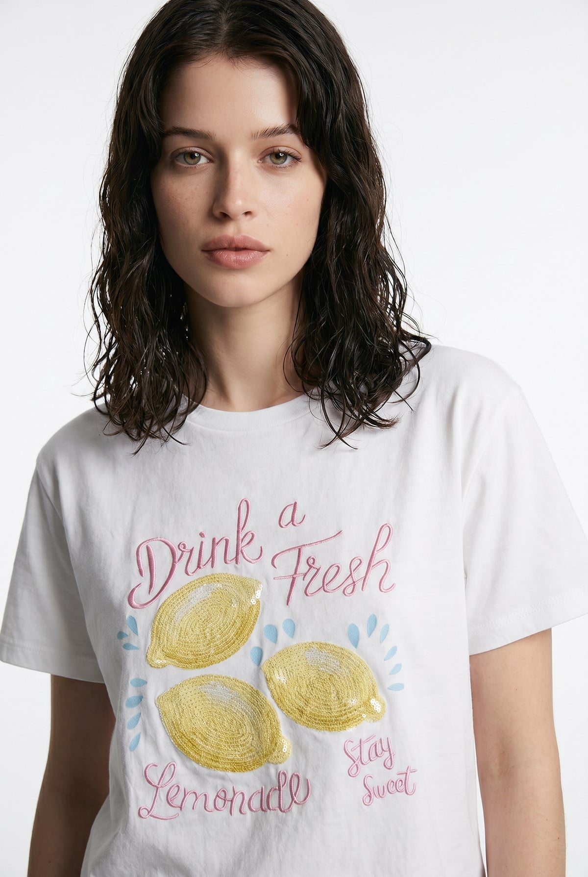Quzu Baskı ve Nakış Detaylı T-shirt Ekru