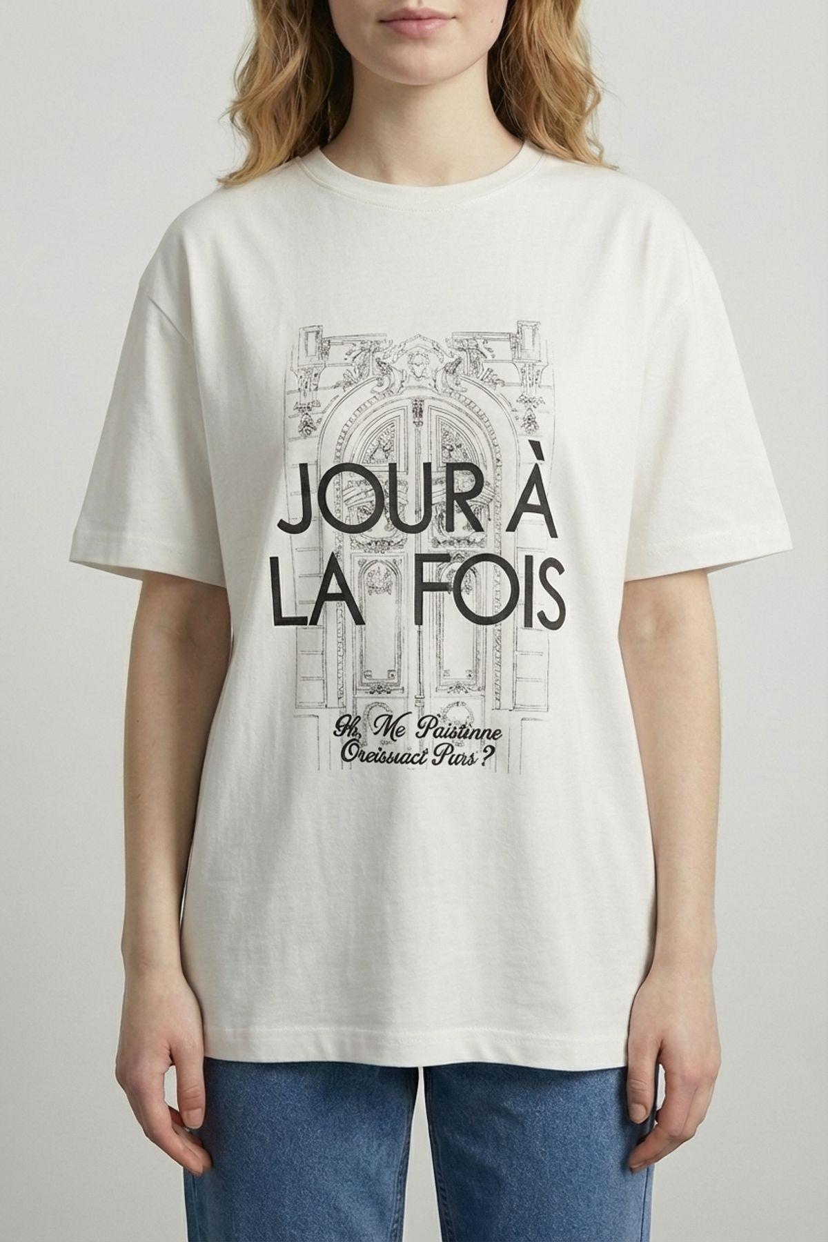 Quzu Baskı ve Nakış Detaylı T-shirt Ekru