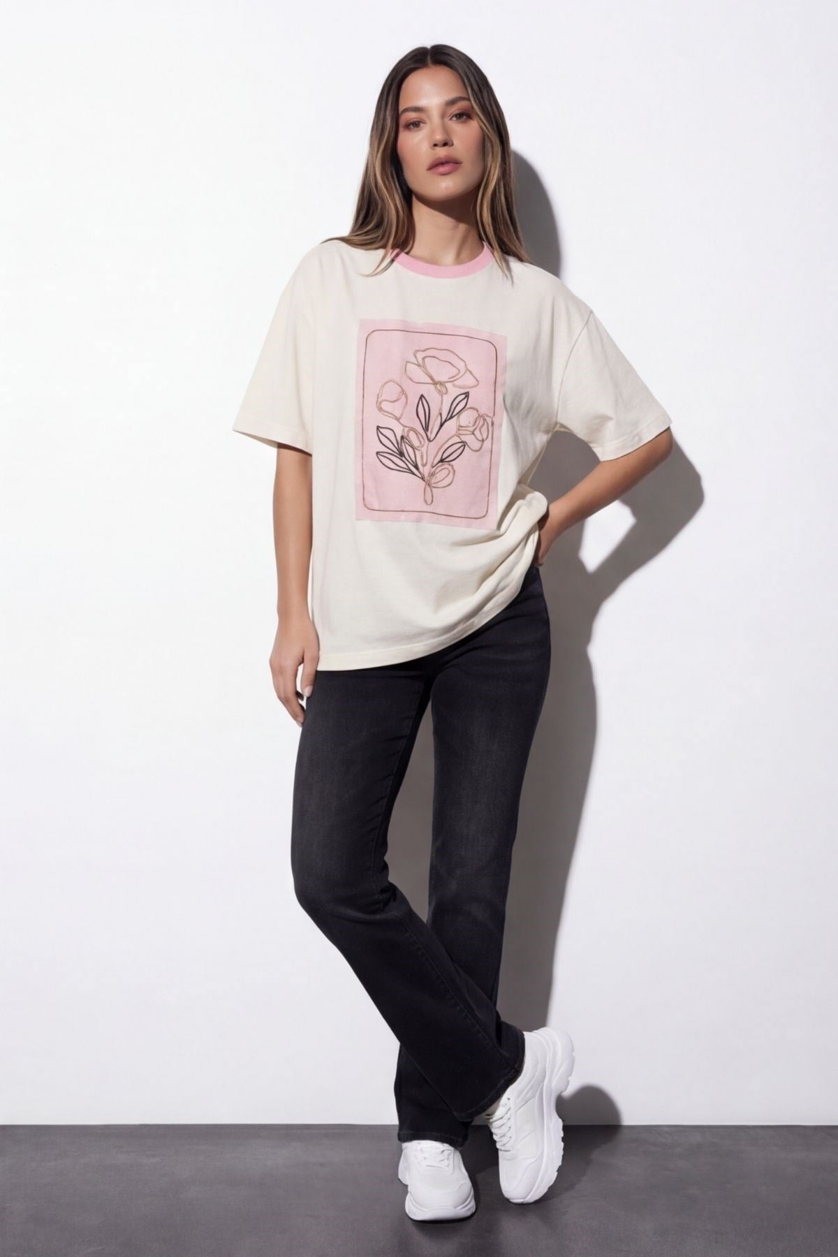 Quzu Baskı ve Nakış Detaylı T-shirt Ekru