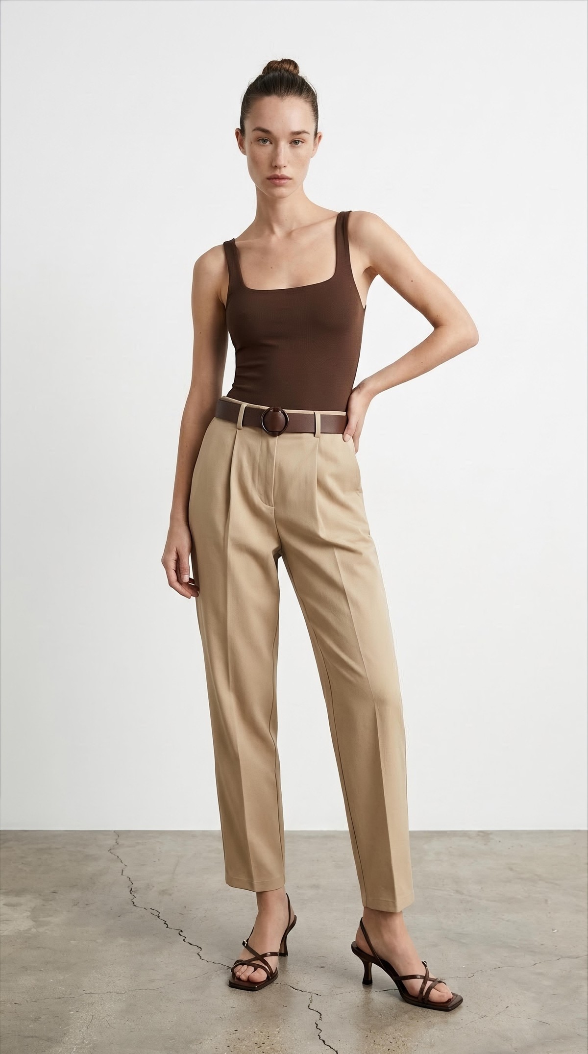 Quzu Beli Kemerli Pantolon Taş
