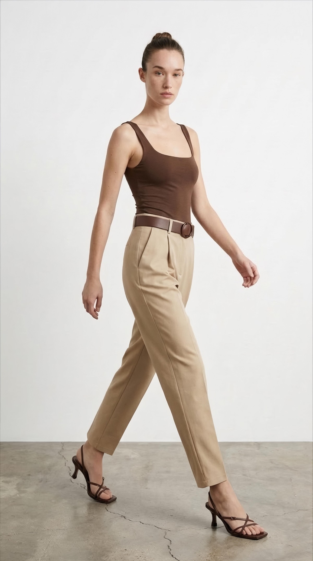 Quzu Beli Kemerli Pantolon Taş