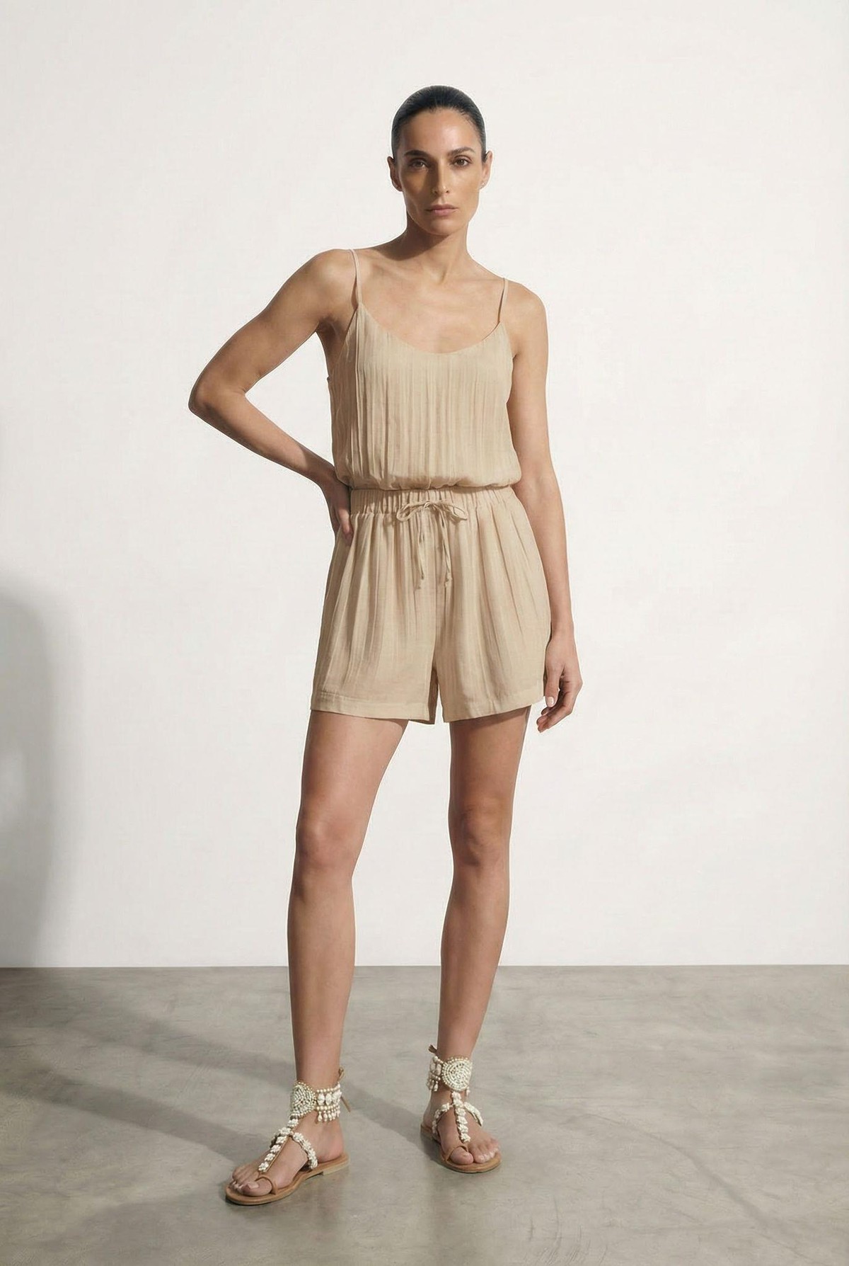 Quzu Beli Lastikli Şort Bej