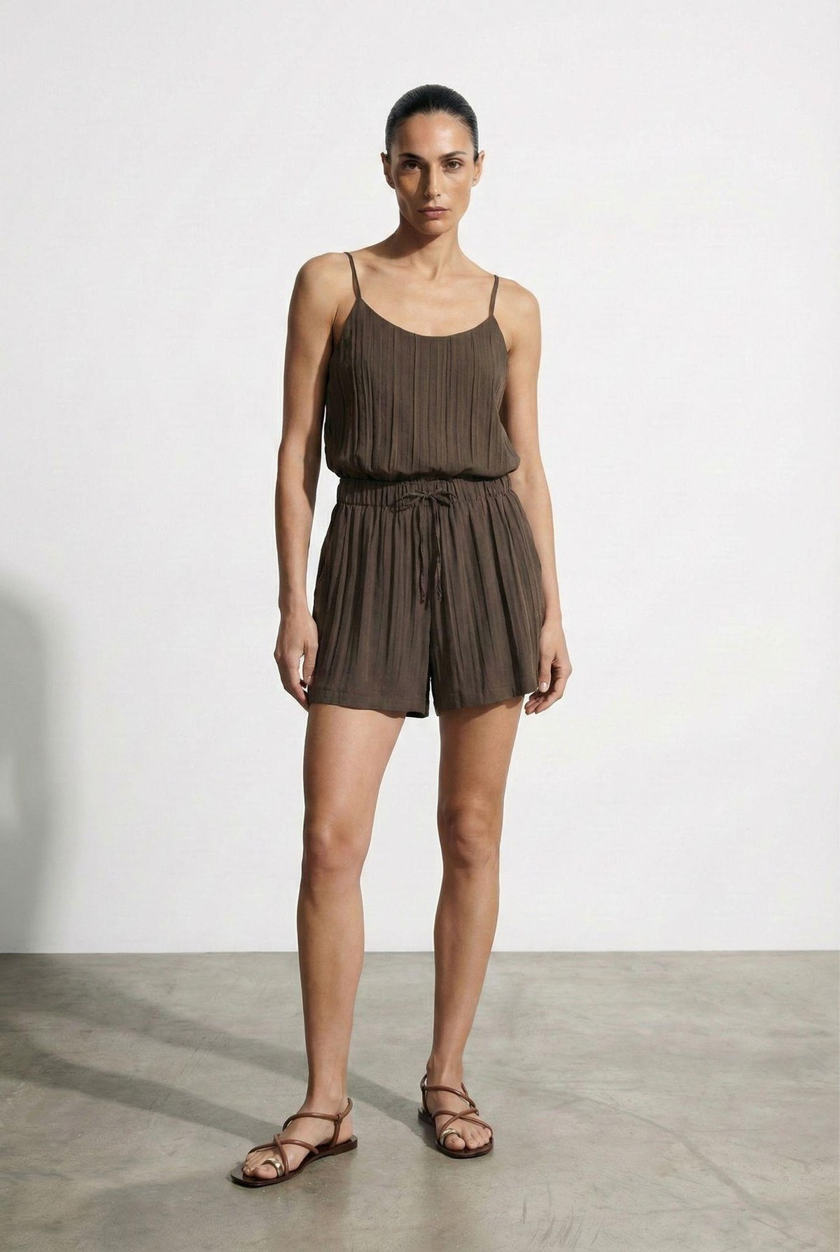 Quzu Beli Lastikli Şort Kahve