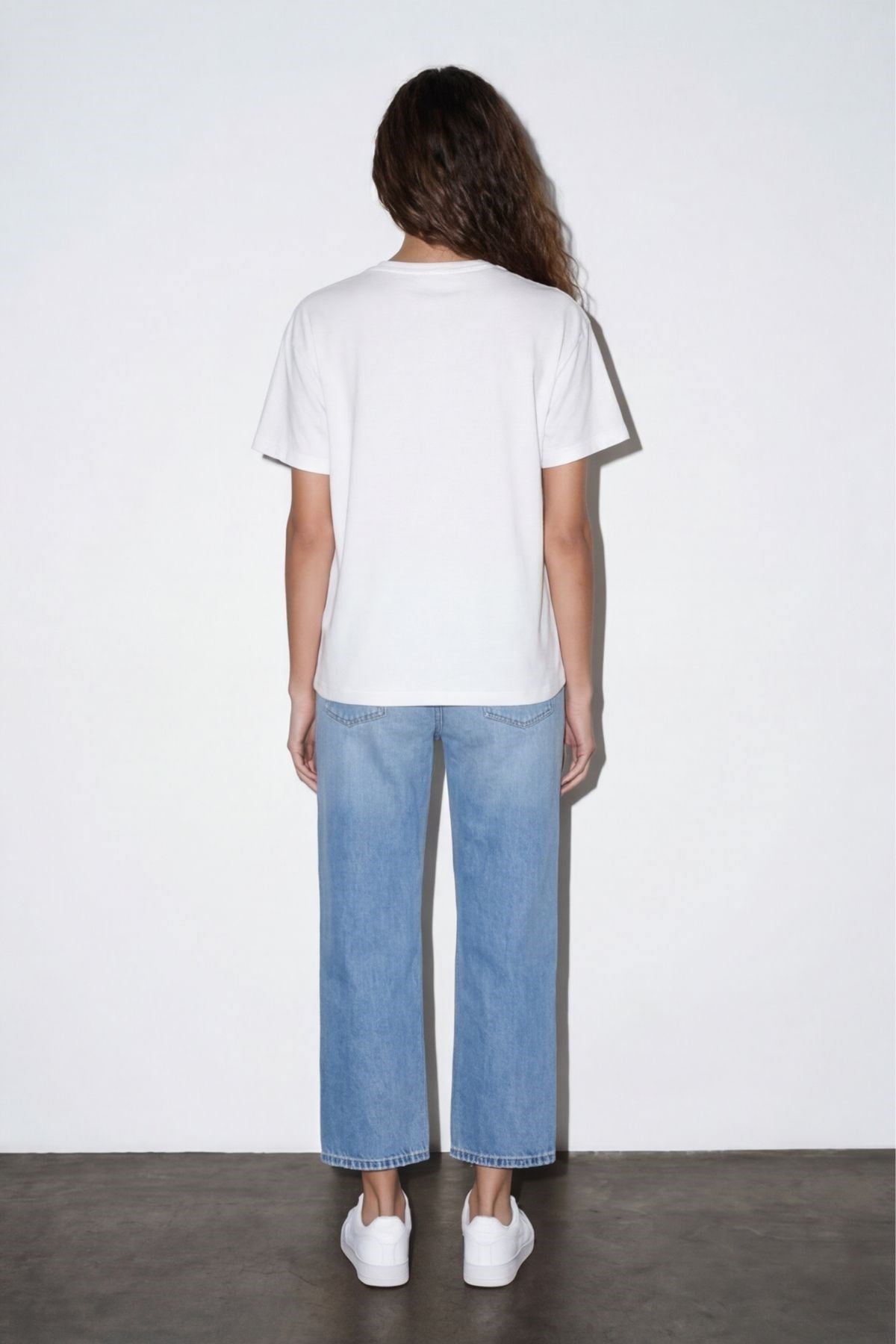 Quzu Broş Detaylı T-shirt Ekru