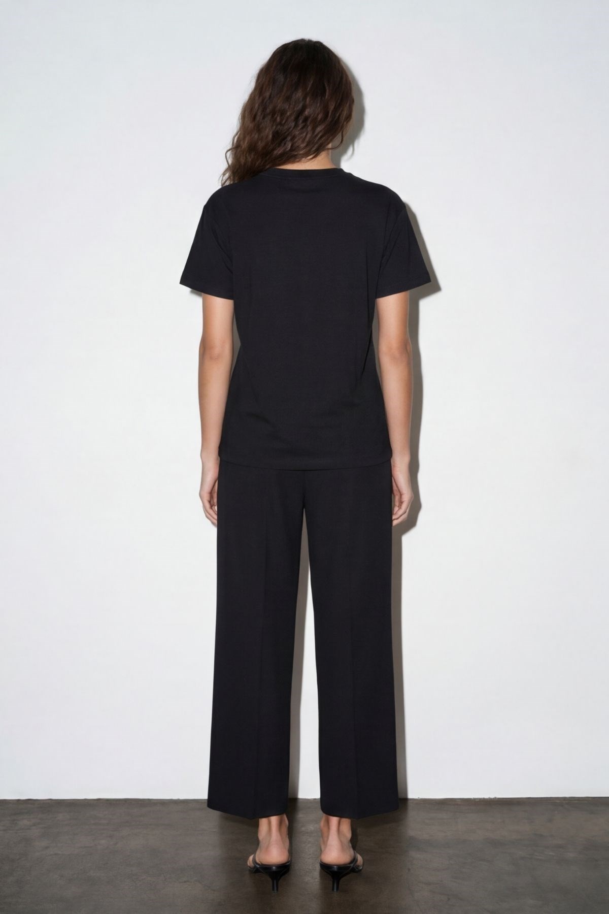 Quzu Broş Detaylı T-shirt Siyah