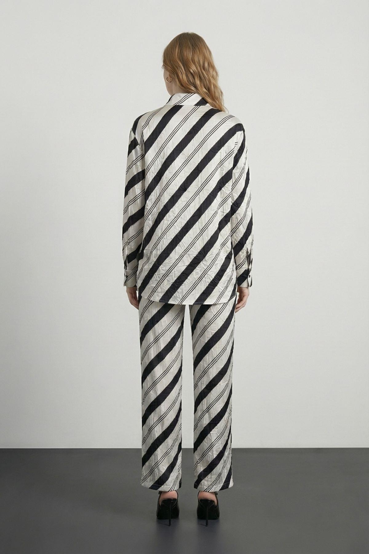 Quzu Çizgi Detaylı Gömlek Ekru