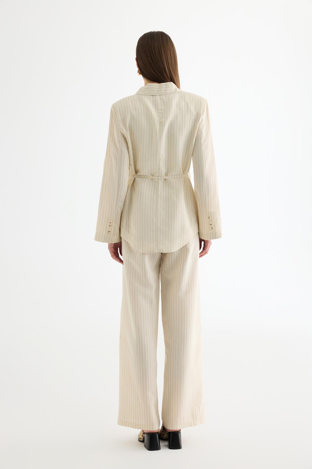 Quzu Çizgili Bağlama Detaylı Ceket Ekru