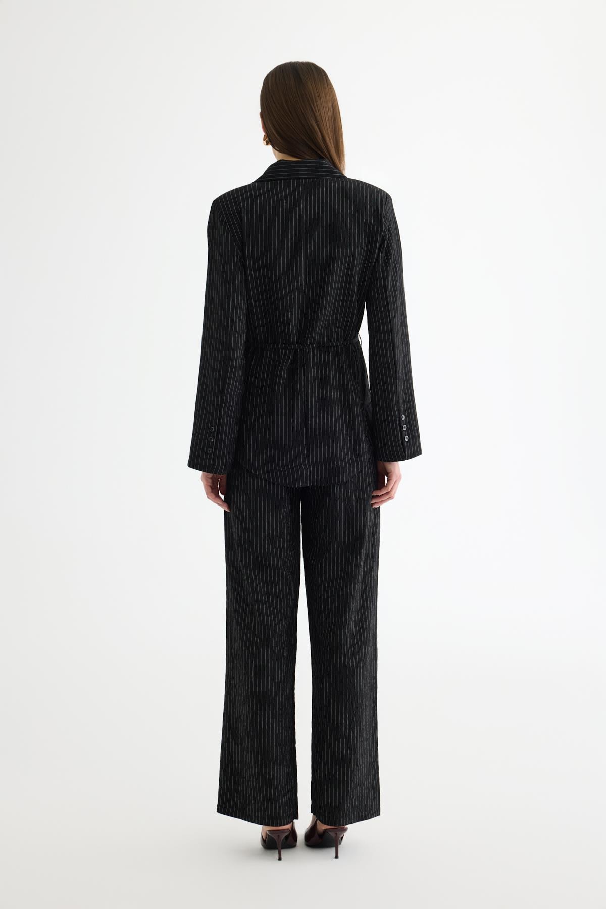 Quzu Çizgili Bağlama Detaylı Ceket Siyah