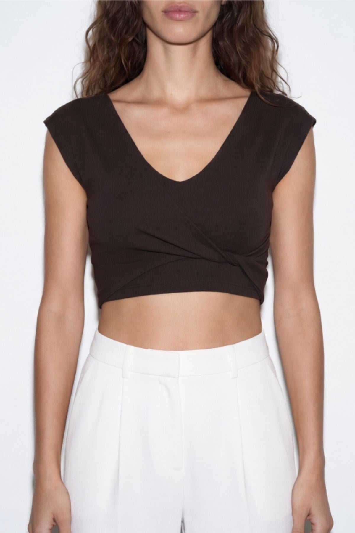 Quzu Crop Detaylı Bluz Kahve