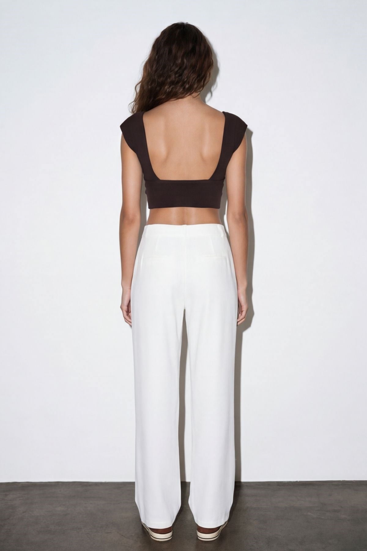 Quzu Crop Detaylı Bluz Kahve