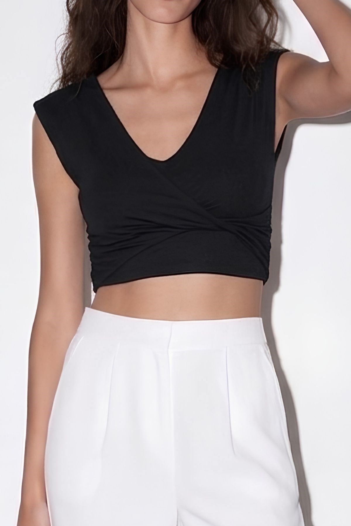 Quzu Crop Detaylı Bluz Siyah
