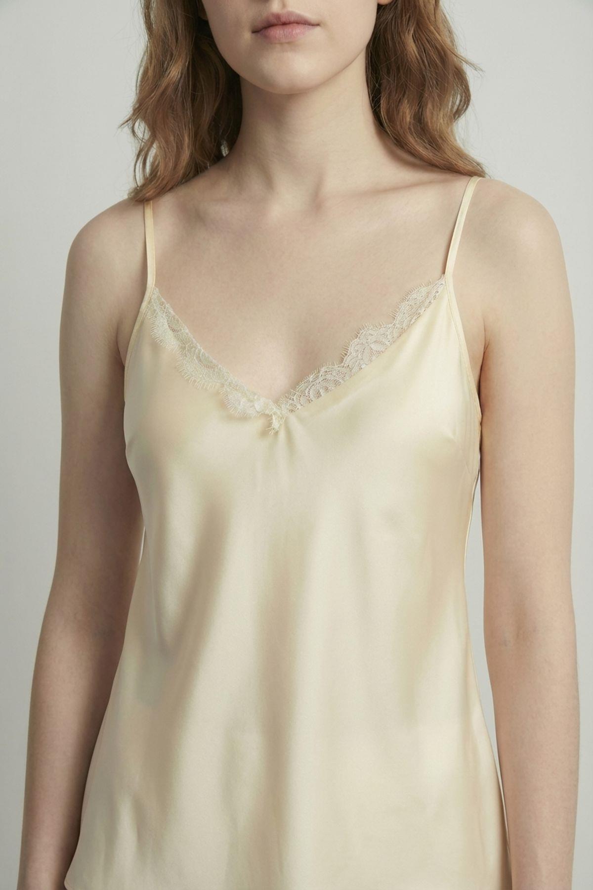 Quzu Dantel Detaylı Bluz Sarı