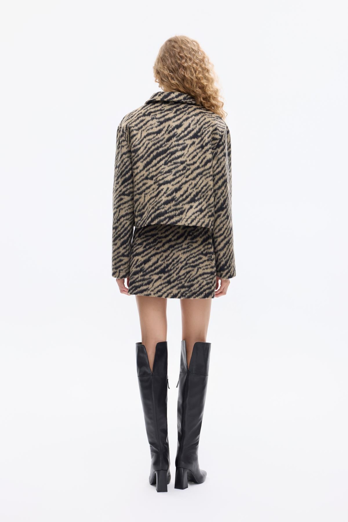 Quzu Desenli Crop Ceket Siyah