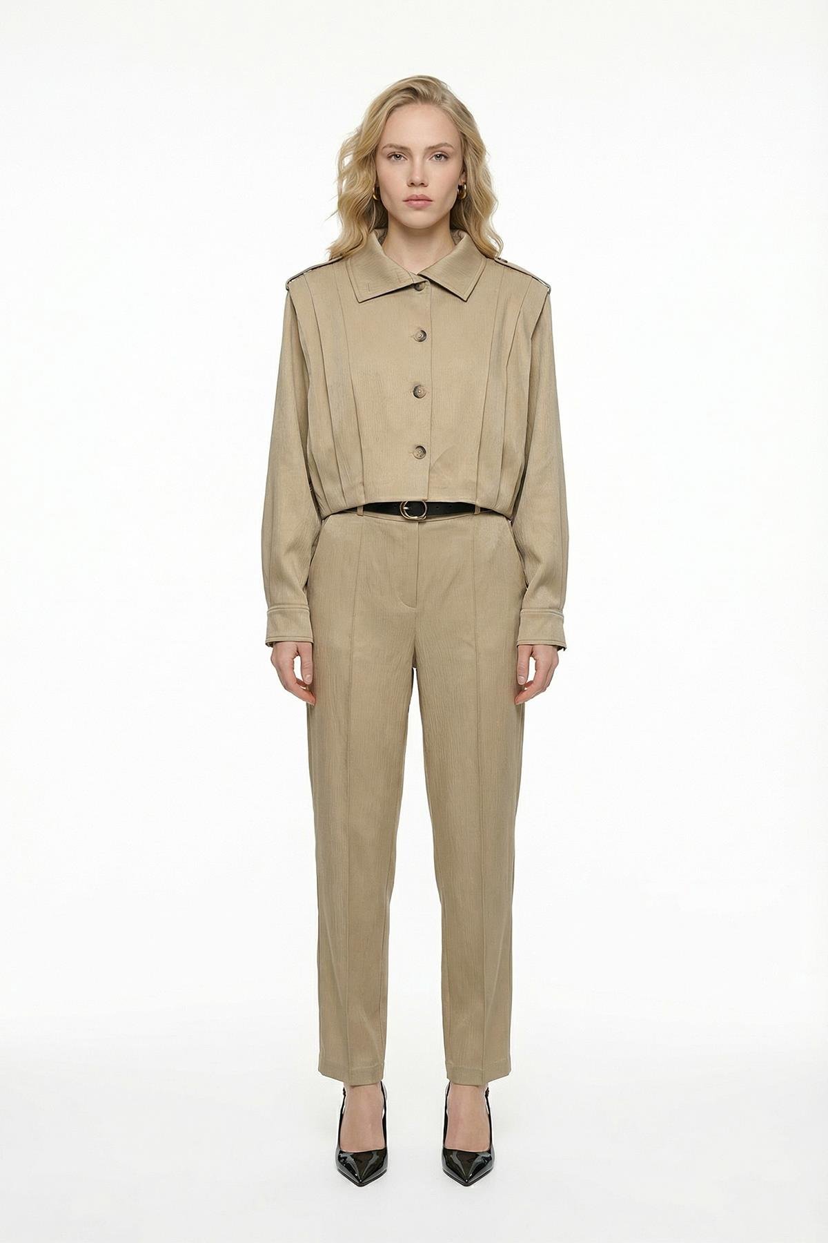 Quzu Dik Yaka Pile Detaylı Ceket Bej