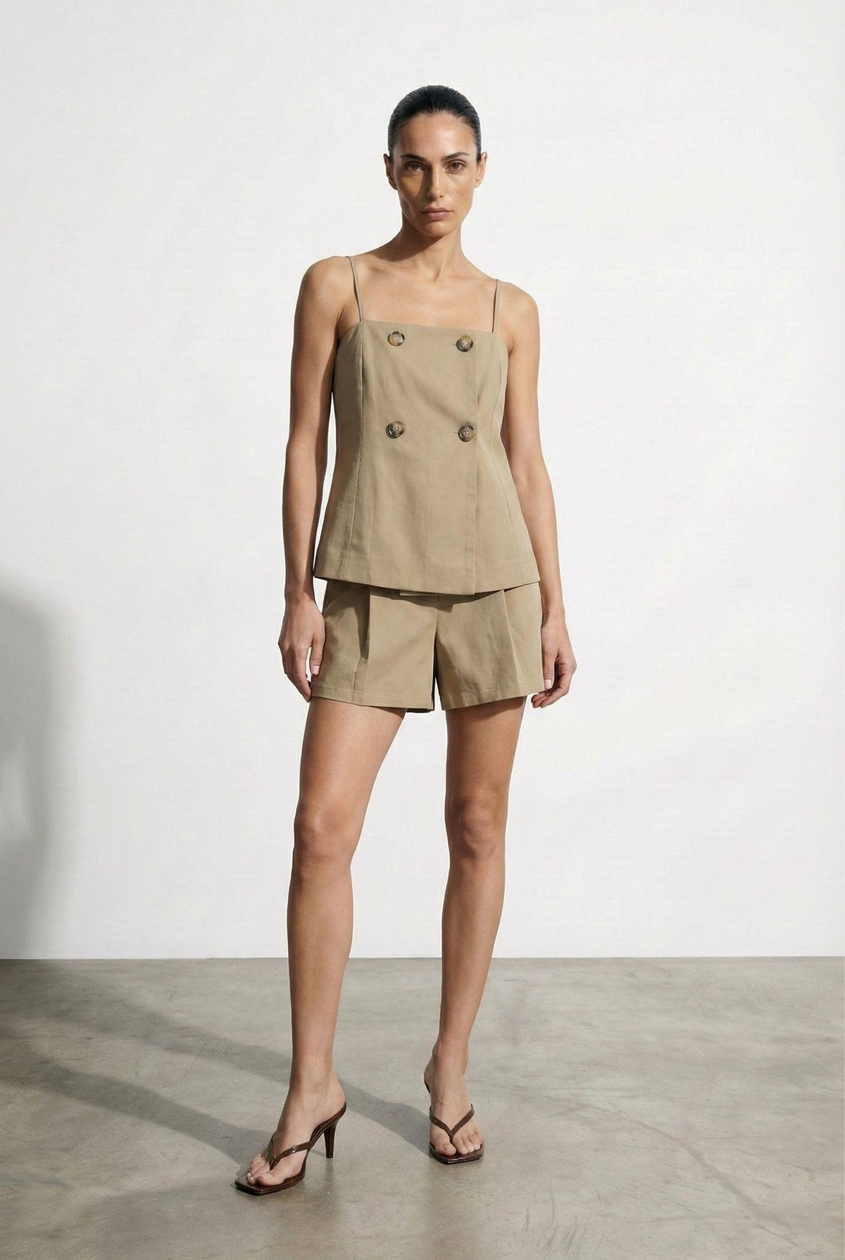 Quzu Düğme Detaylı Bluz Bej