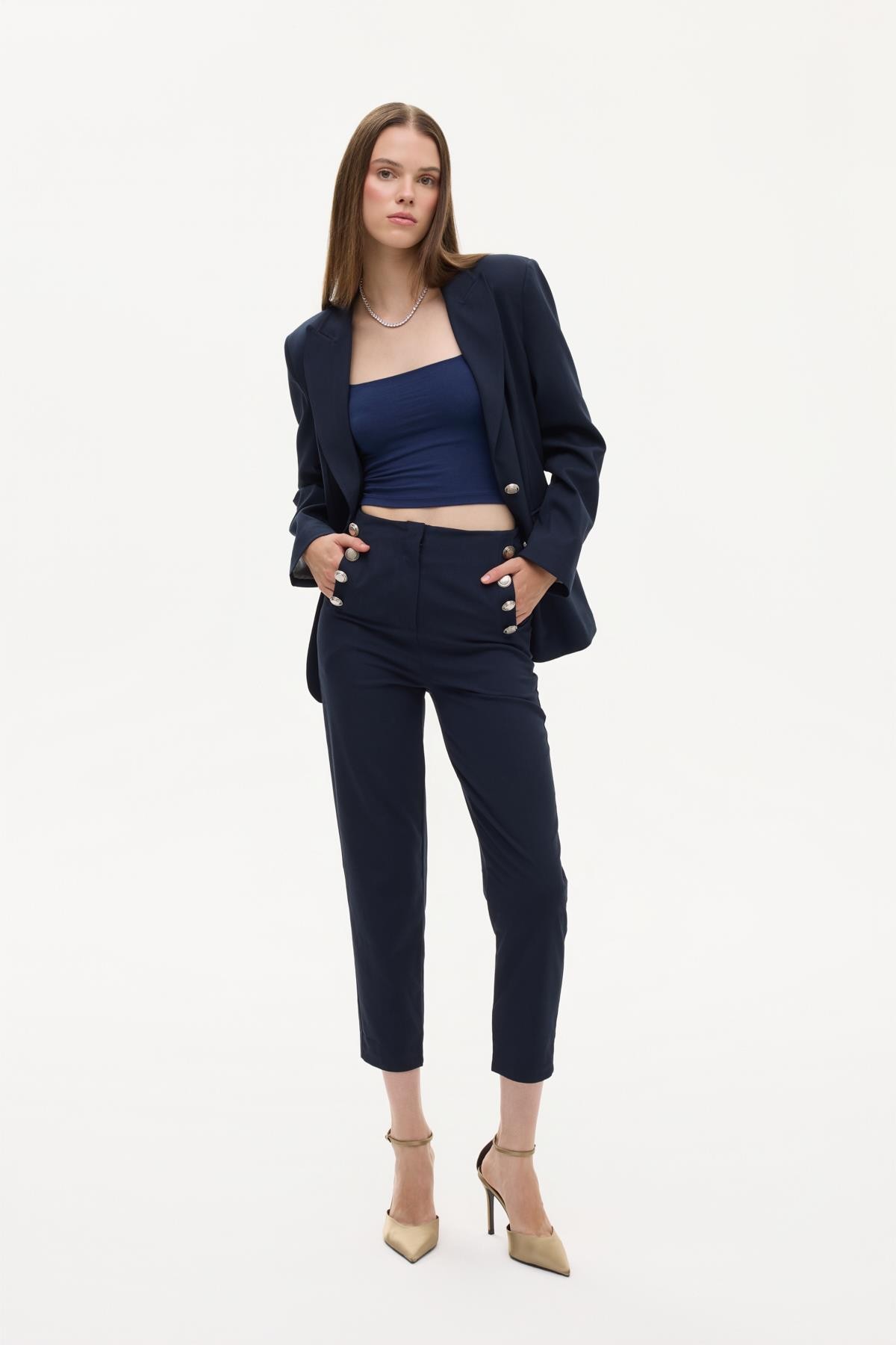 Quzu Düğme Detaylı Havuç Pantolon Lacivert