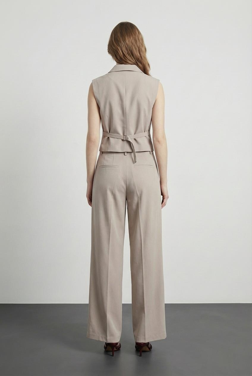 Quzu Düğme Detaylı Yelek Bej