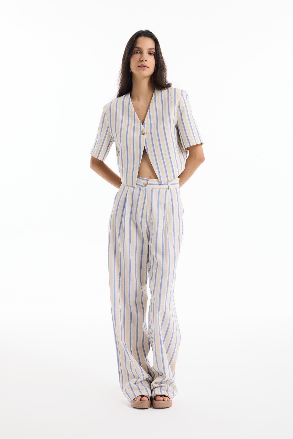 Quzu Etiket Detaylı Crop Ceket Ekru