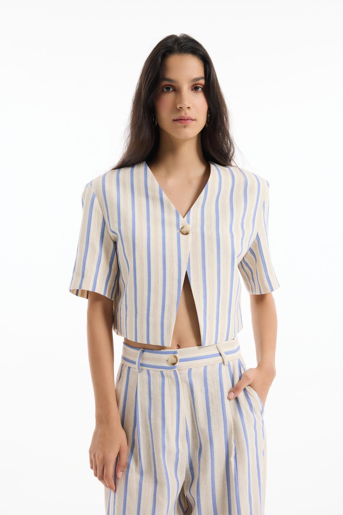 Quzu Etiket Detaylı Crop Ceket Ekru