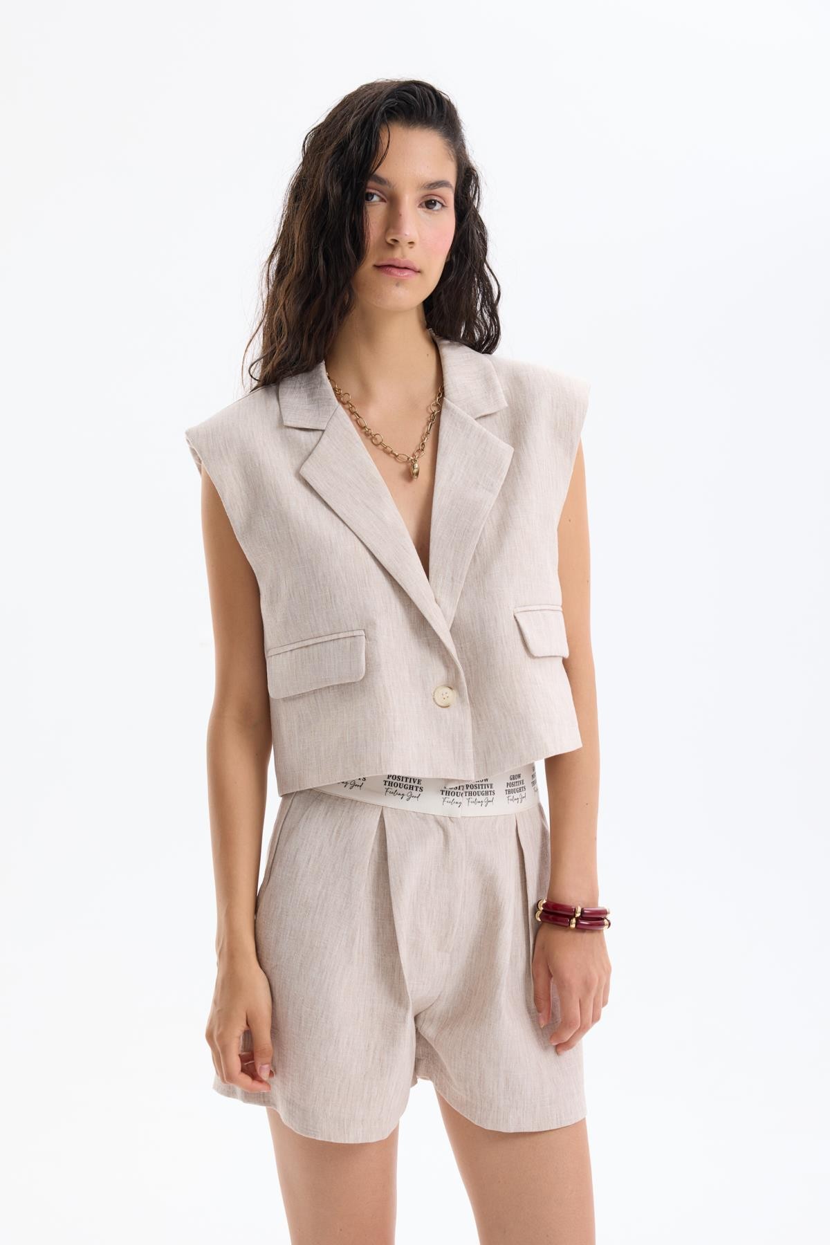 Quzu Etiket Detaylı Crop Yelek Natur