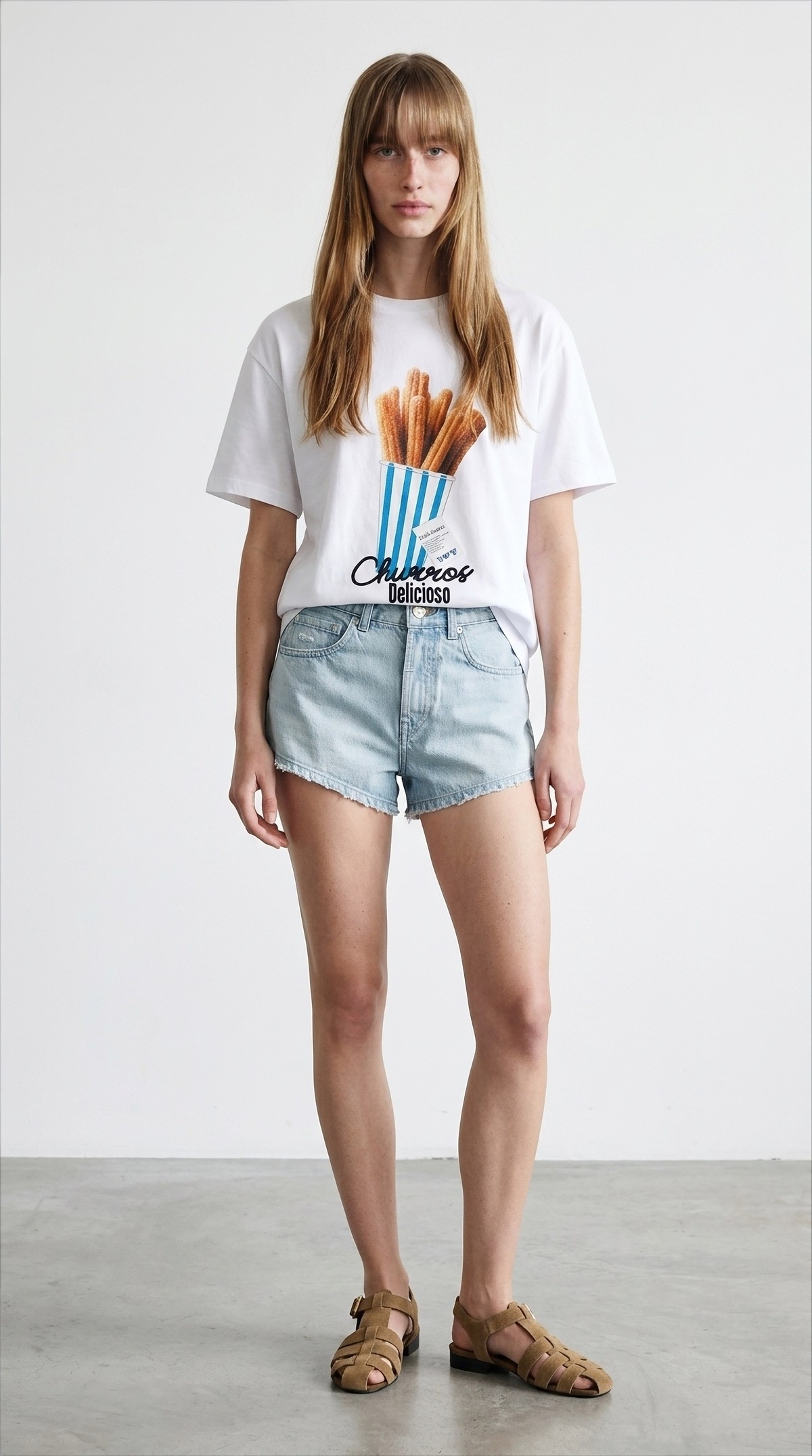 Quzu Etiket Detaylı Nakışlı T-shirt Beyaz