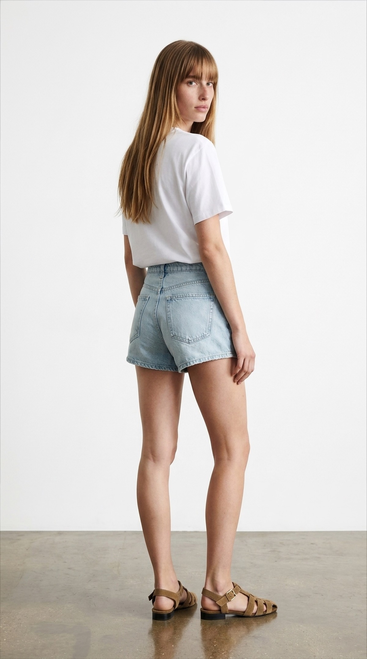 Quzu Etiket Detaylı Nakışlı T-shirt Beyaz