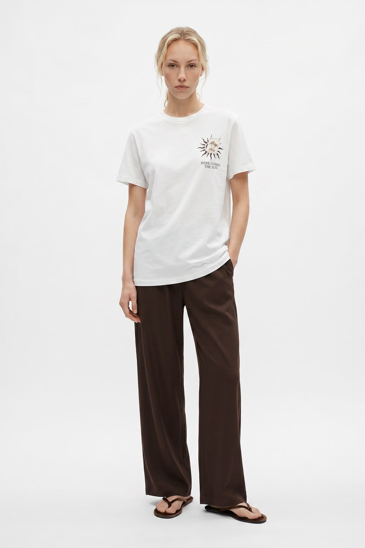 Quzu Etiket Detaylı T-shirt Ekru
