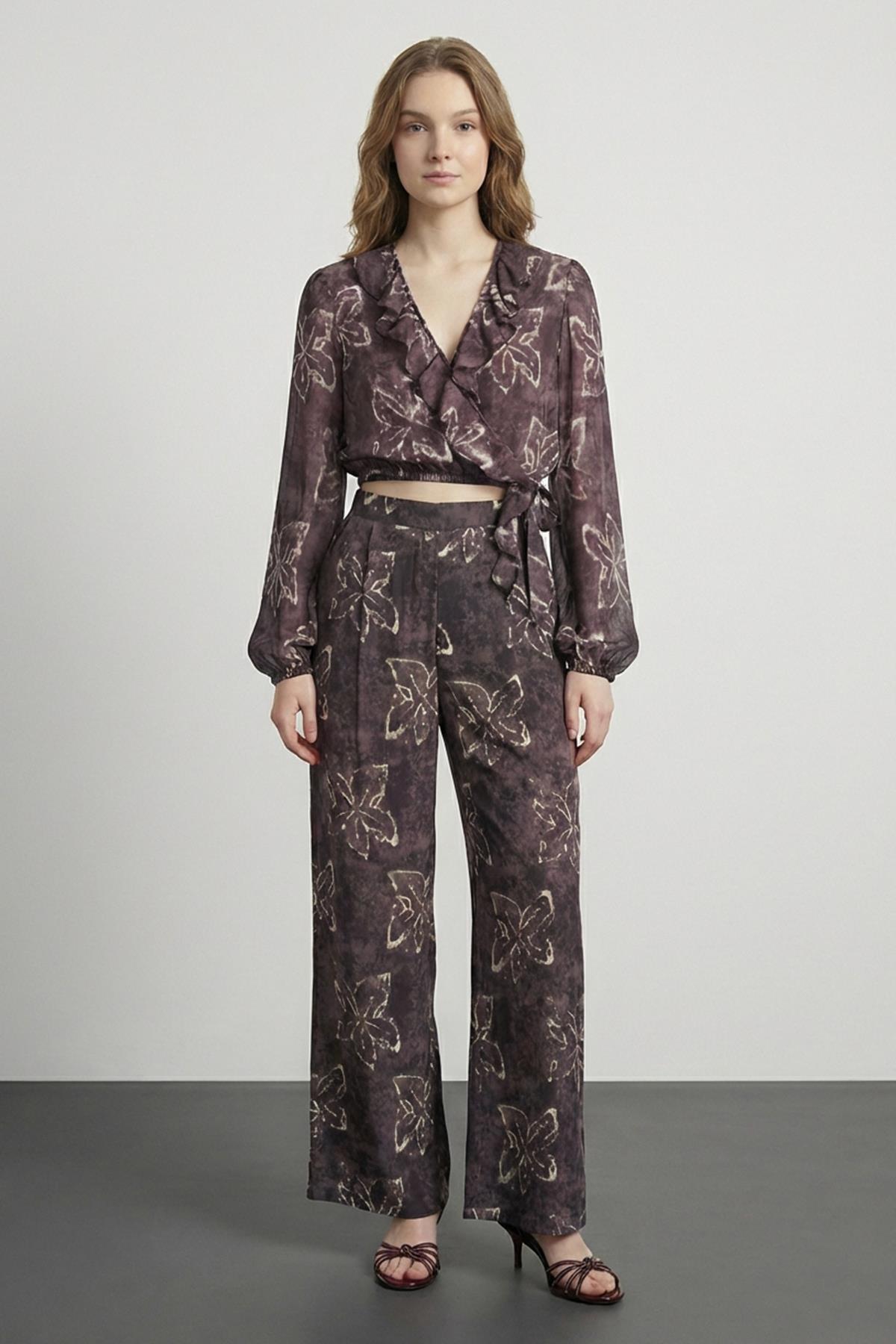 Quzu Fırfır Detaylı Bluz Kahve