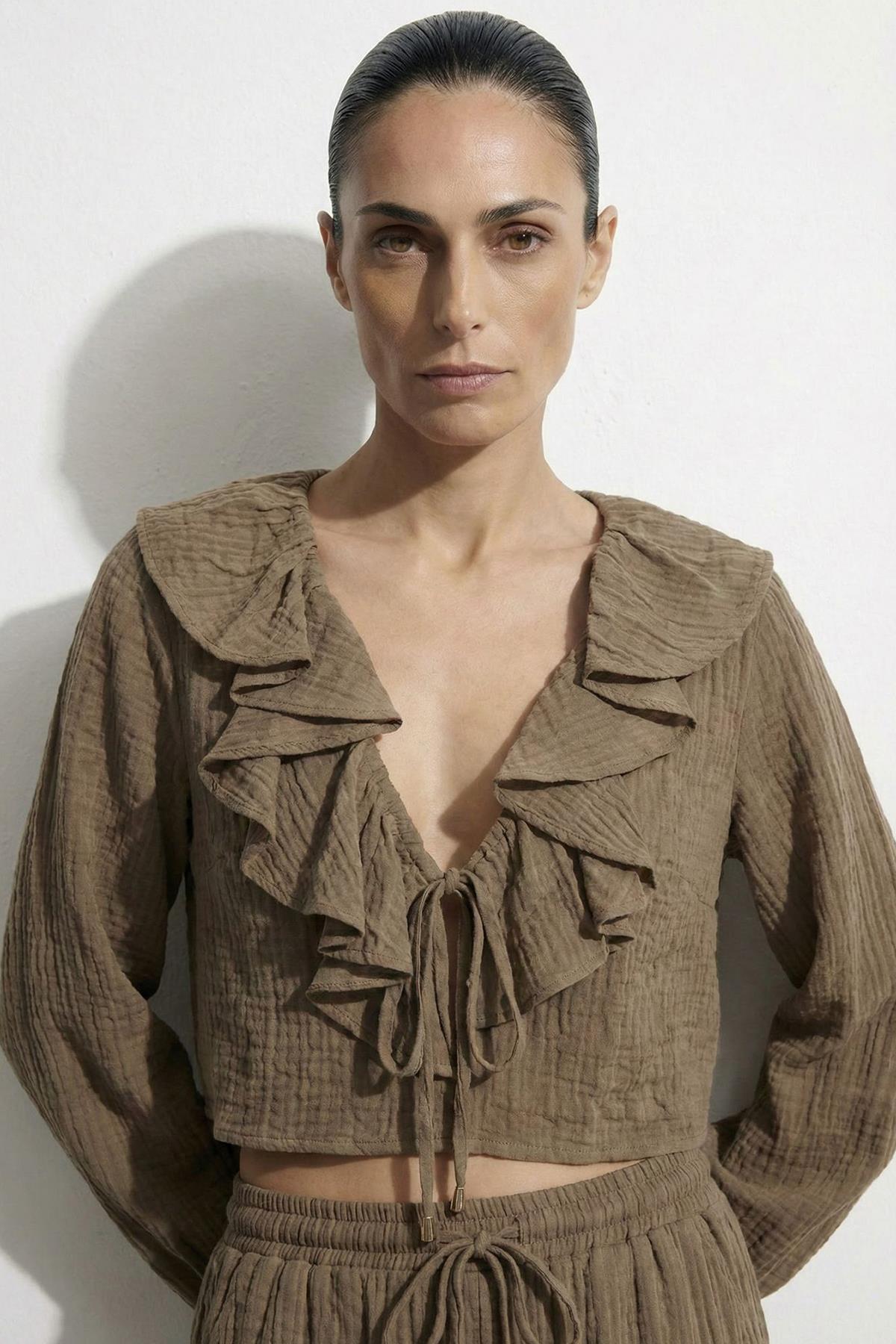 Quzu Fırfırlı Crop Bluz Vizon