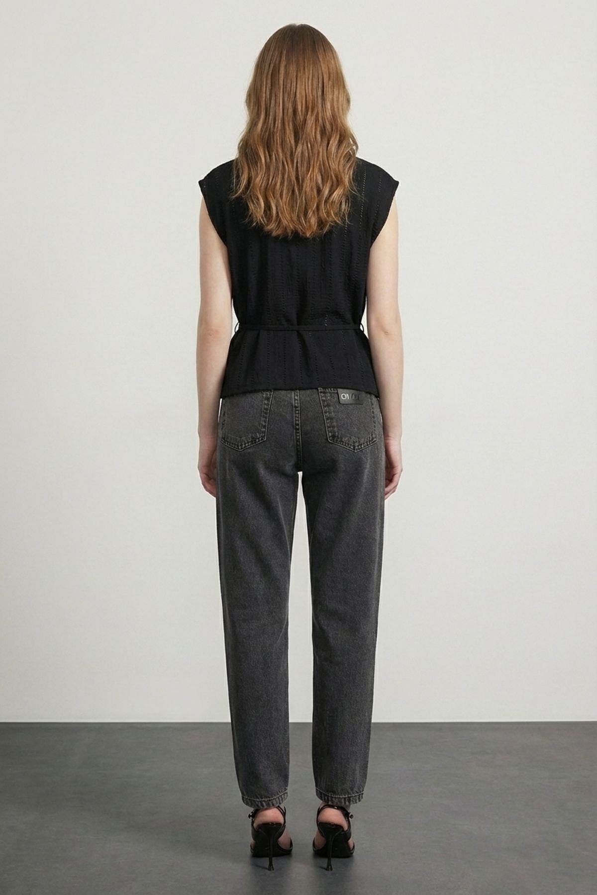 Quzu Kemer Detaylı Gömlek Siyah