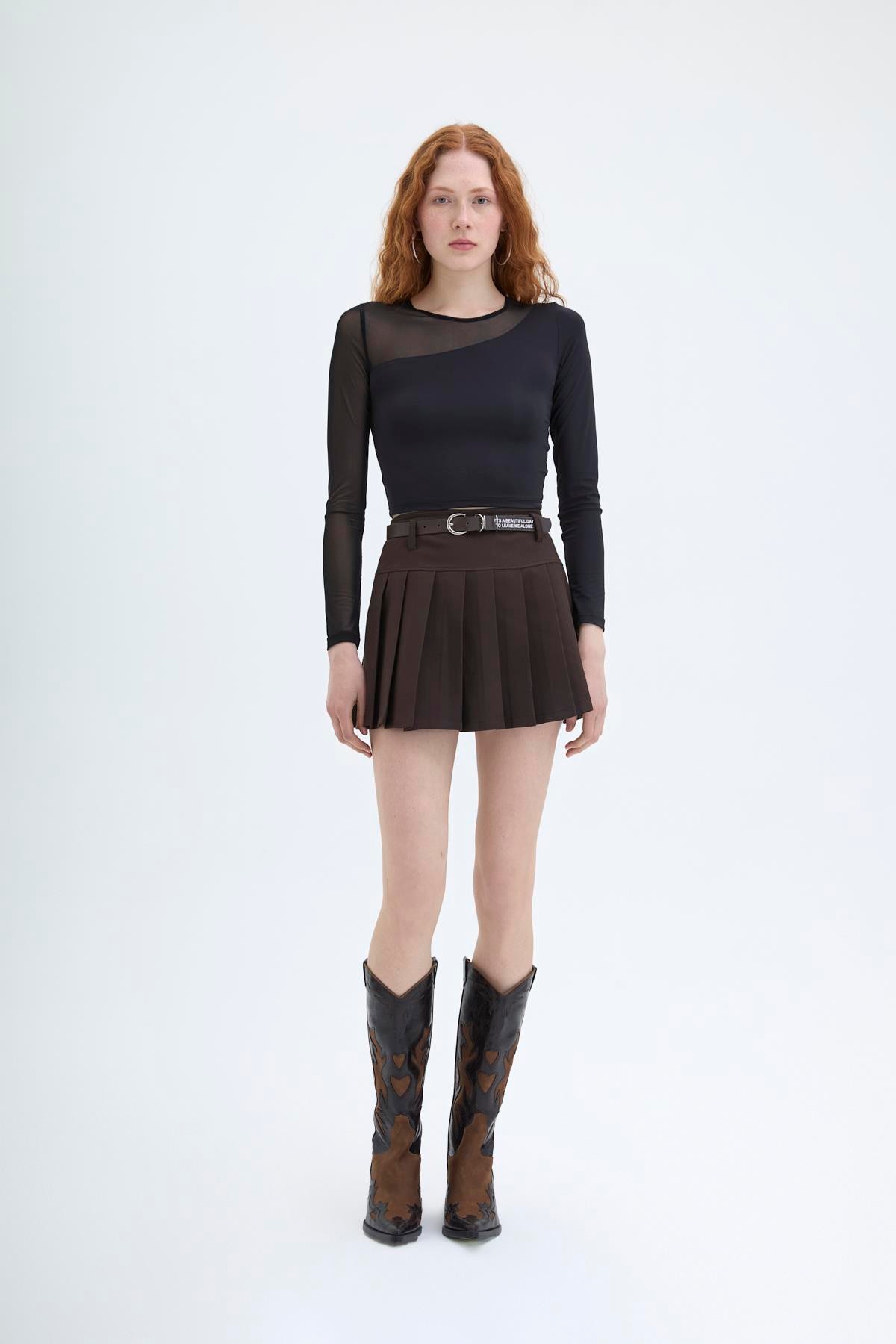 Quzu Kemer Detaylı Pileli Etek Kahve