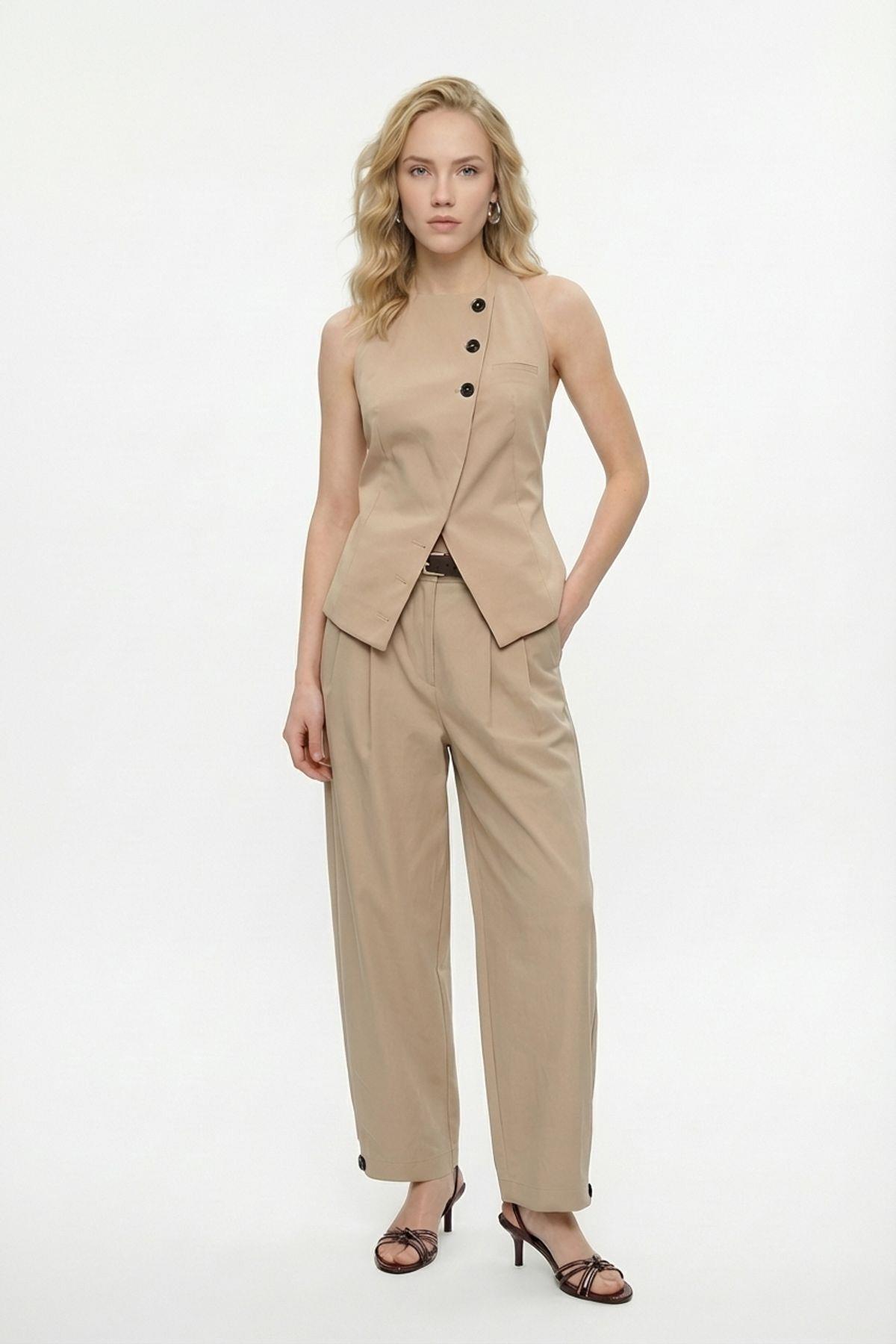 Quzu Kemer Detaylı Yelek Bej