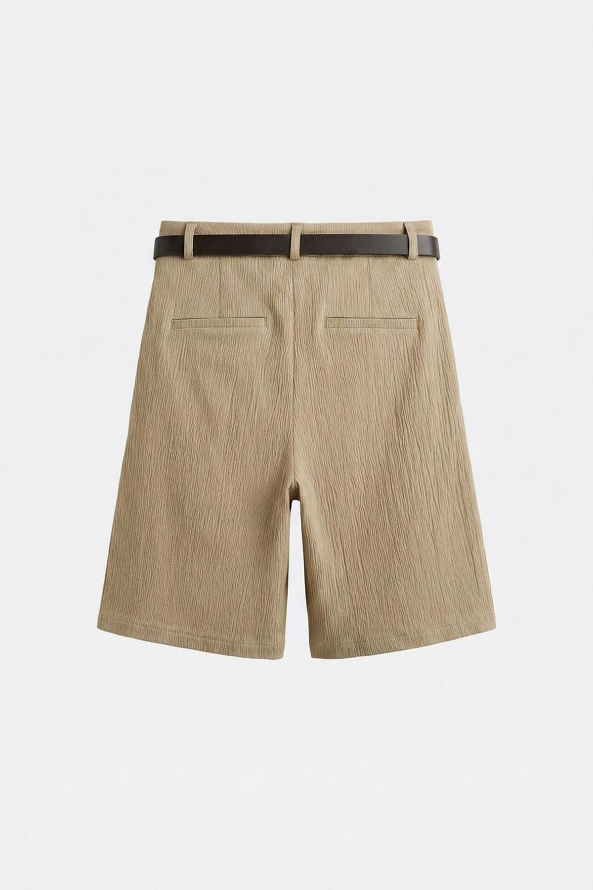 Quzu Kemerli Saten Bermuda Şort Bej