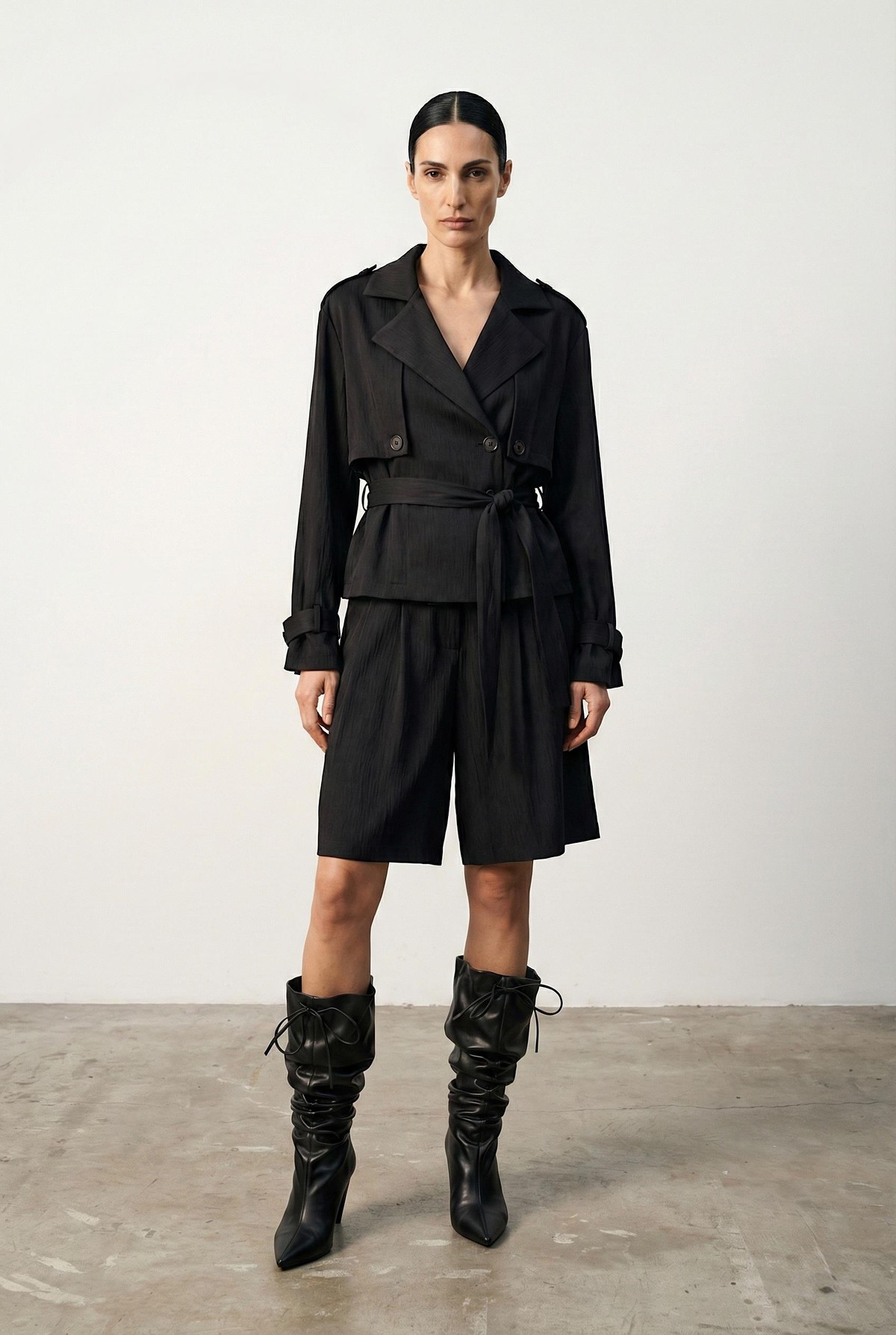 Quzu Kuşaklı Saten Trençkot Siyah