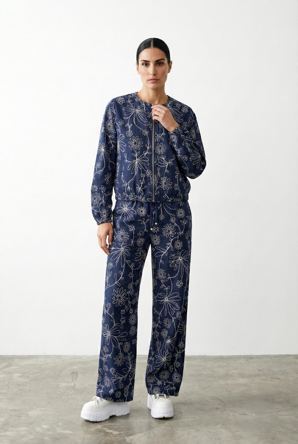 Quzu Nakış Detaylı Crop Ceket Lacivert