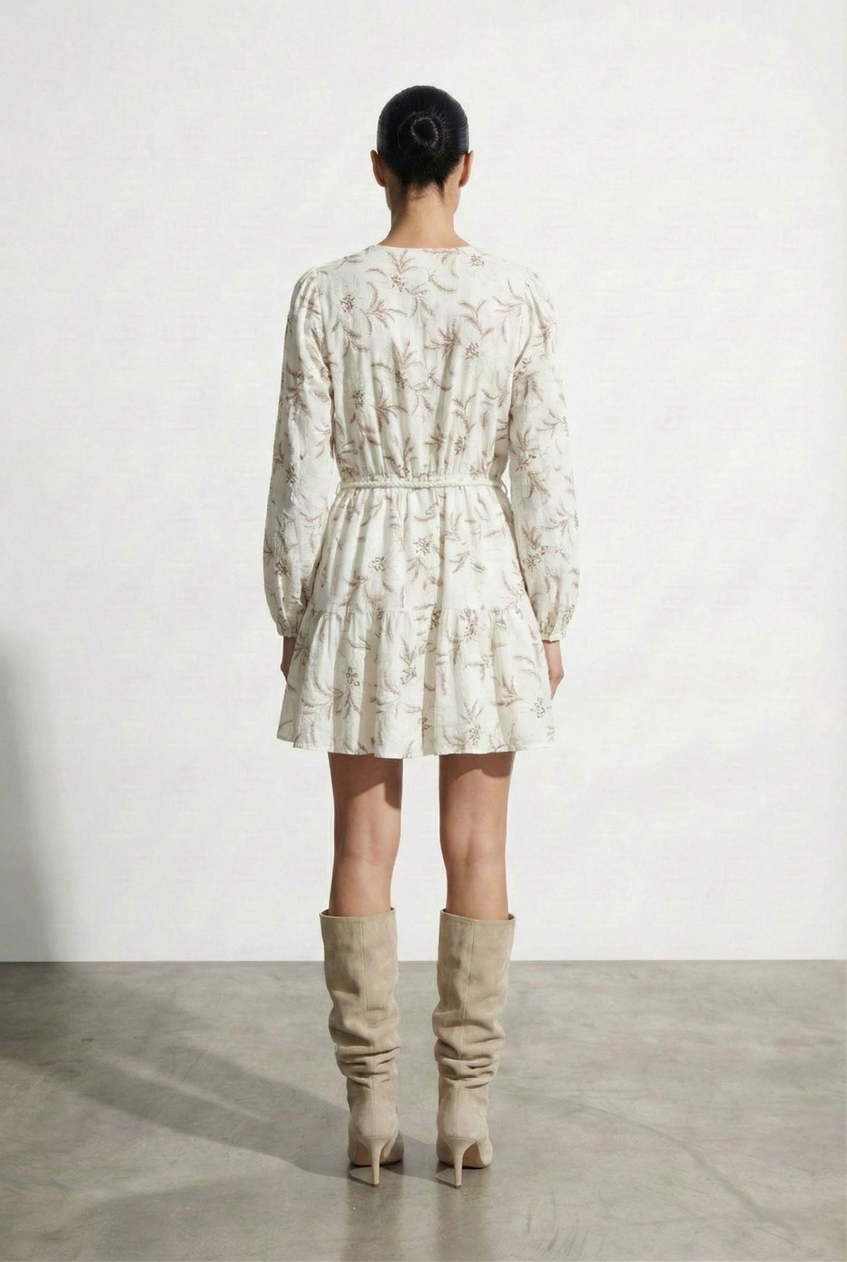 Quzu Nakış Detaylı Elbise Ekru