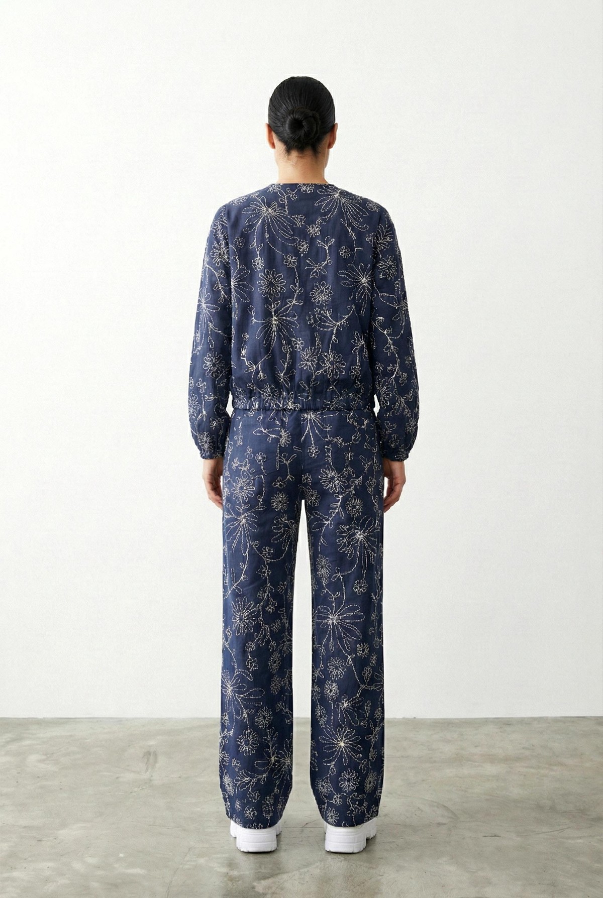 Quzu Nakış Detaylı Pantolon Lacivert