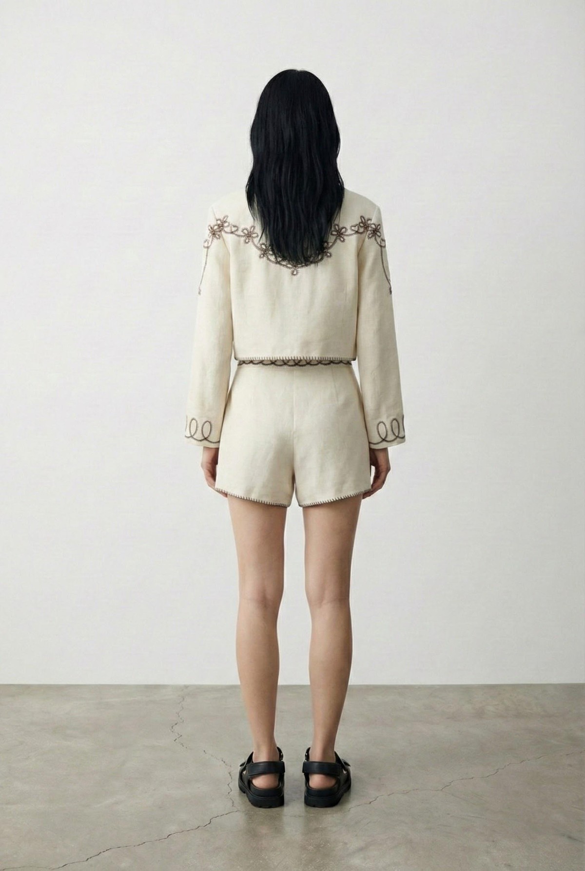 Quzu Nakış Detaylı Şort Natur