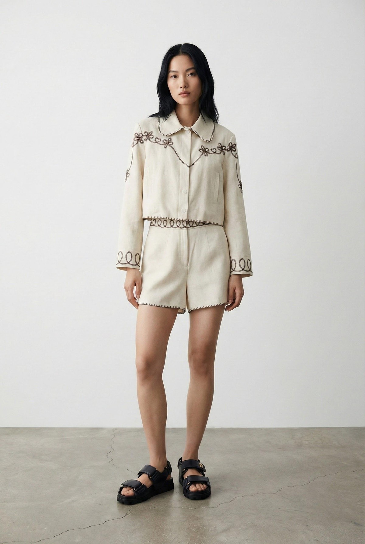 Quzu Nakış Detaylı Şort Natur