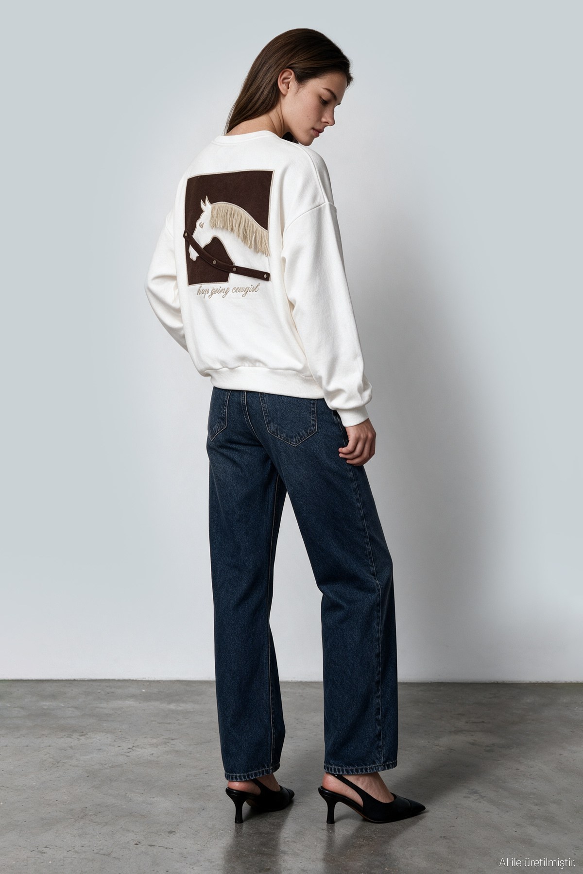 Quzu Nakış Detaylı Sweatshirt Ekru
