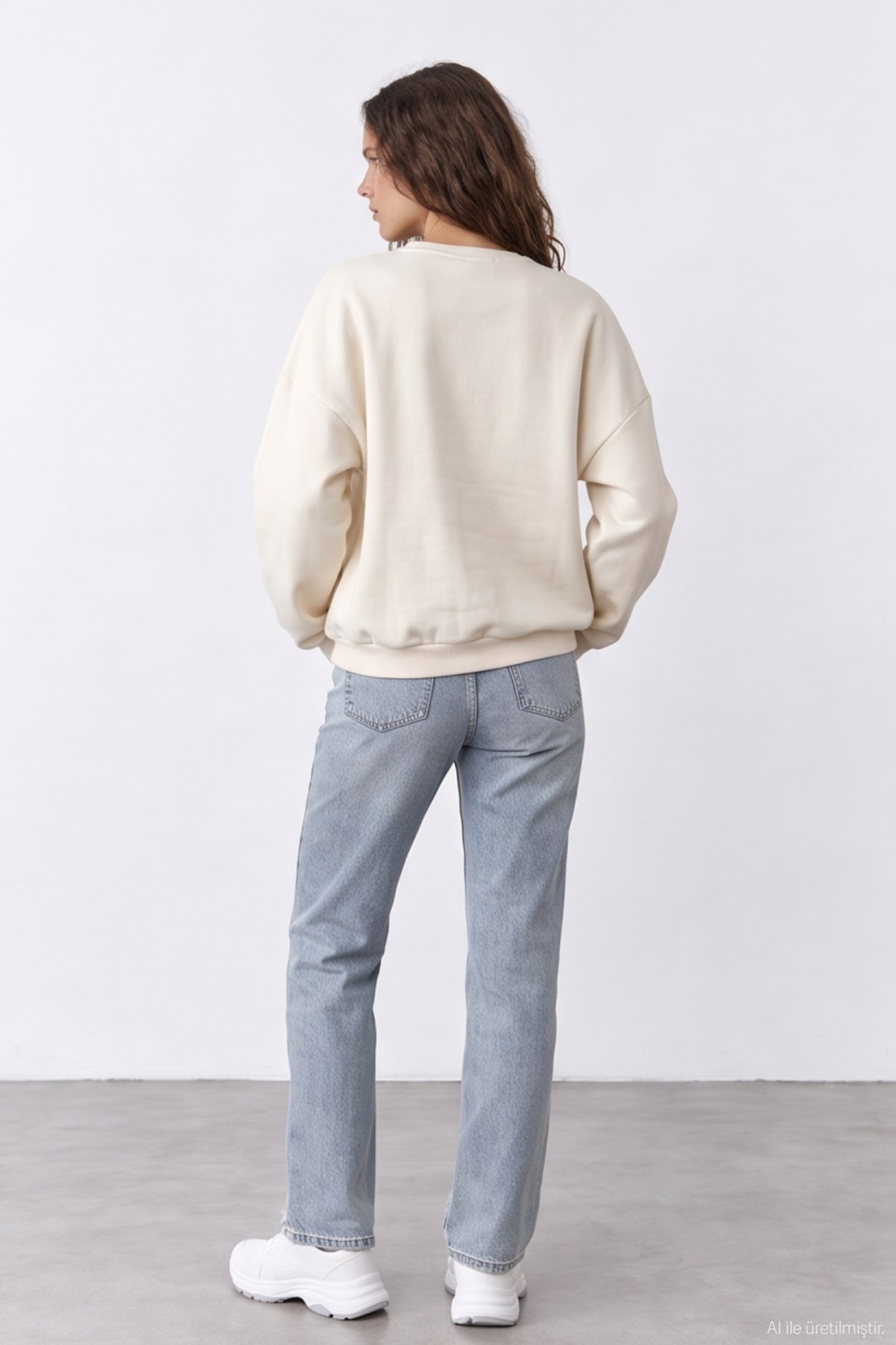 Quzu Nakış Detaylı Sweatshirt Krem