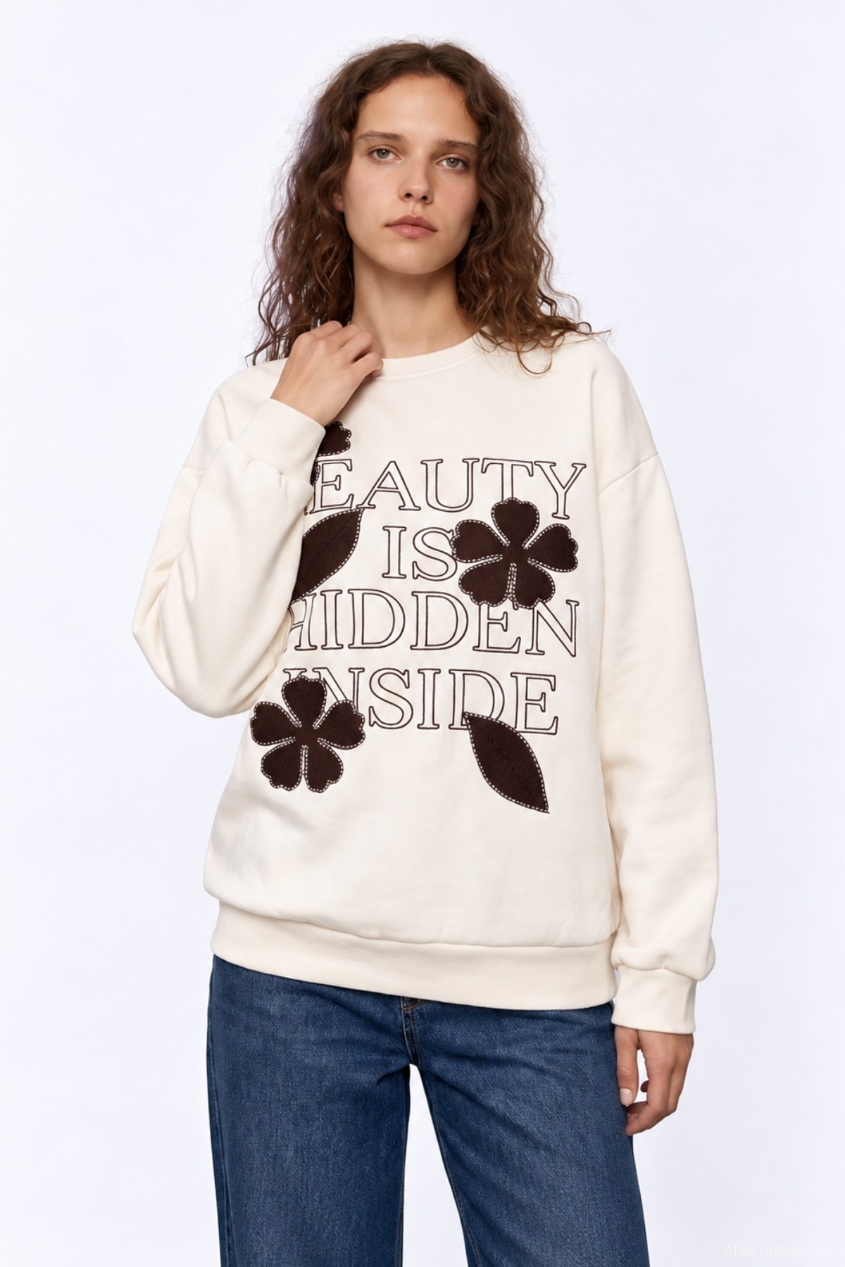 Quzu Nakış Detaylı Sweatshirt Krem