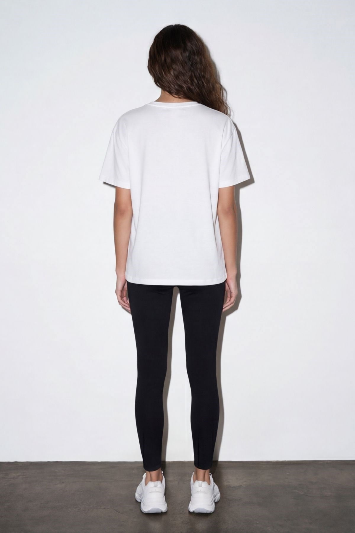 Quzu Nakış Detaylı T-shirt Ekru
