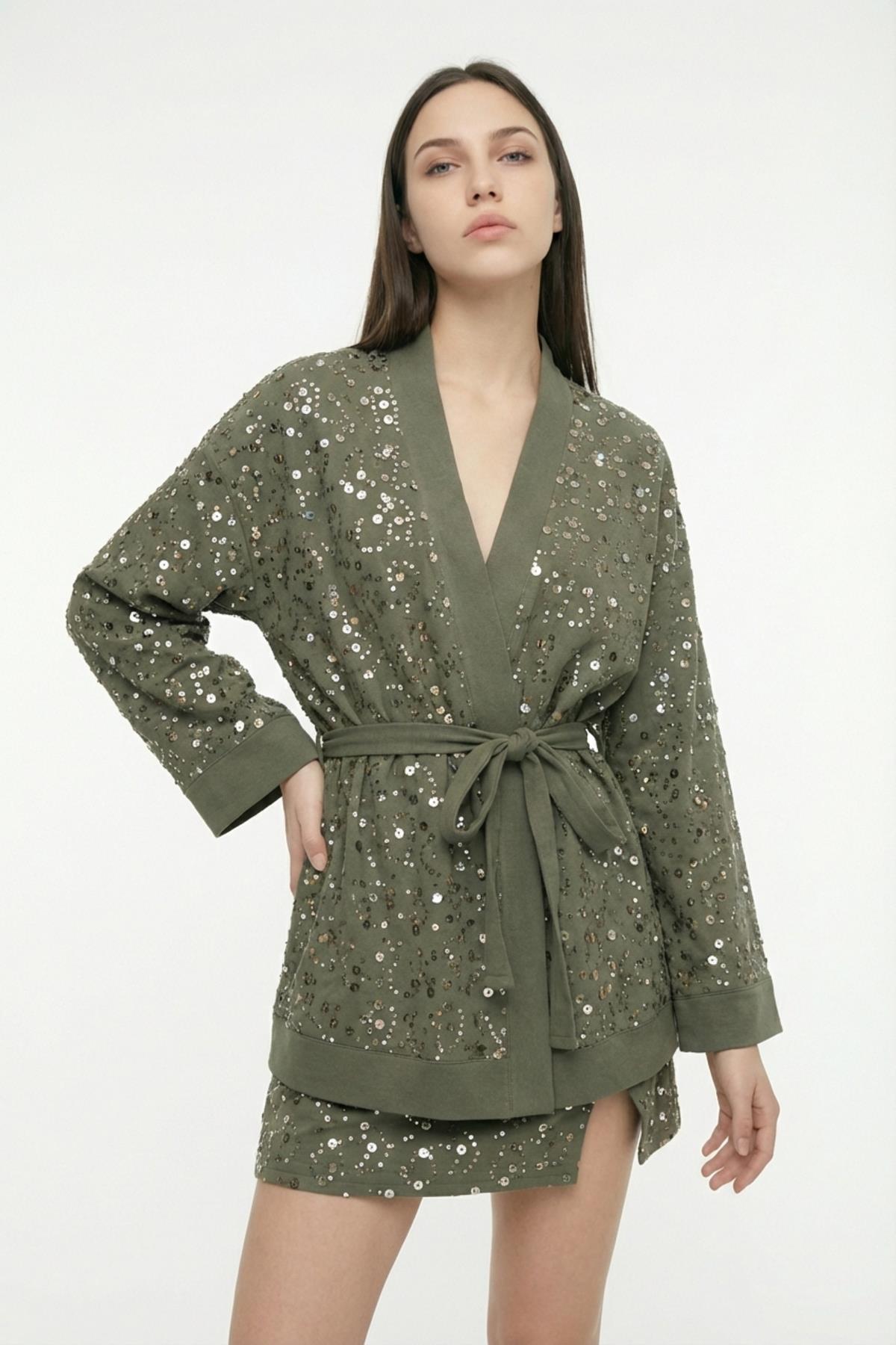 Quzu Nakışlı Kuşak Detaylı Kimono Haki