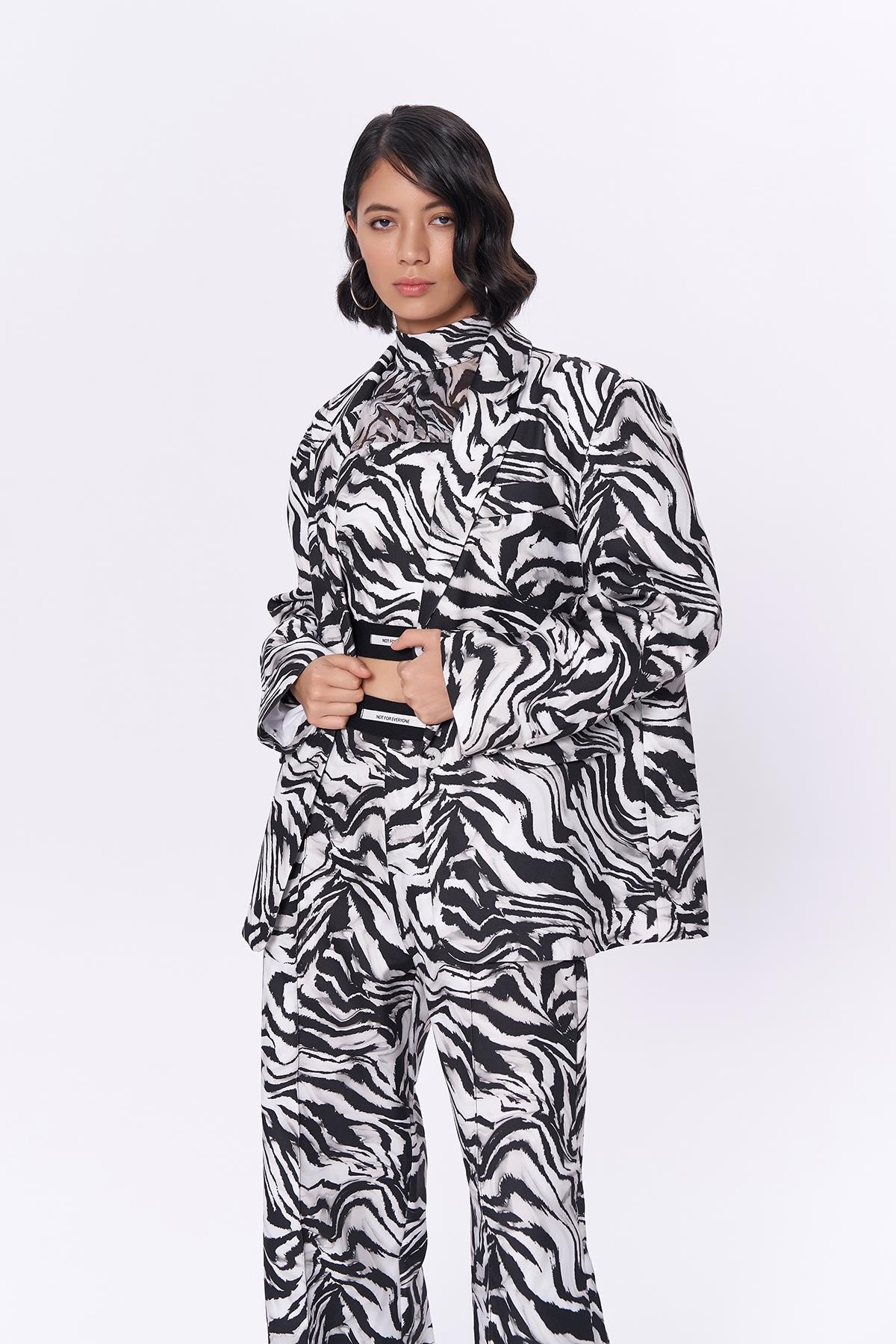 Quzu Patch Detaylı Desenli Blazer Ceket Siyah