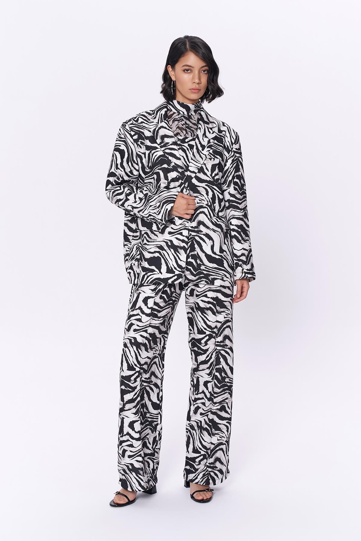 Quzu Patch Detaylı Desenli Blazer Ceket Siyah