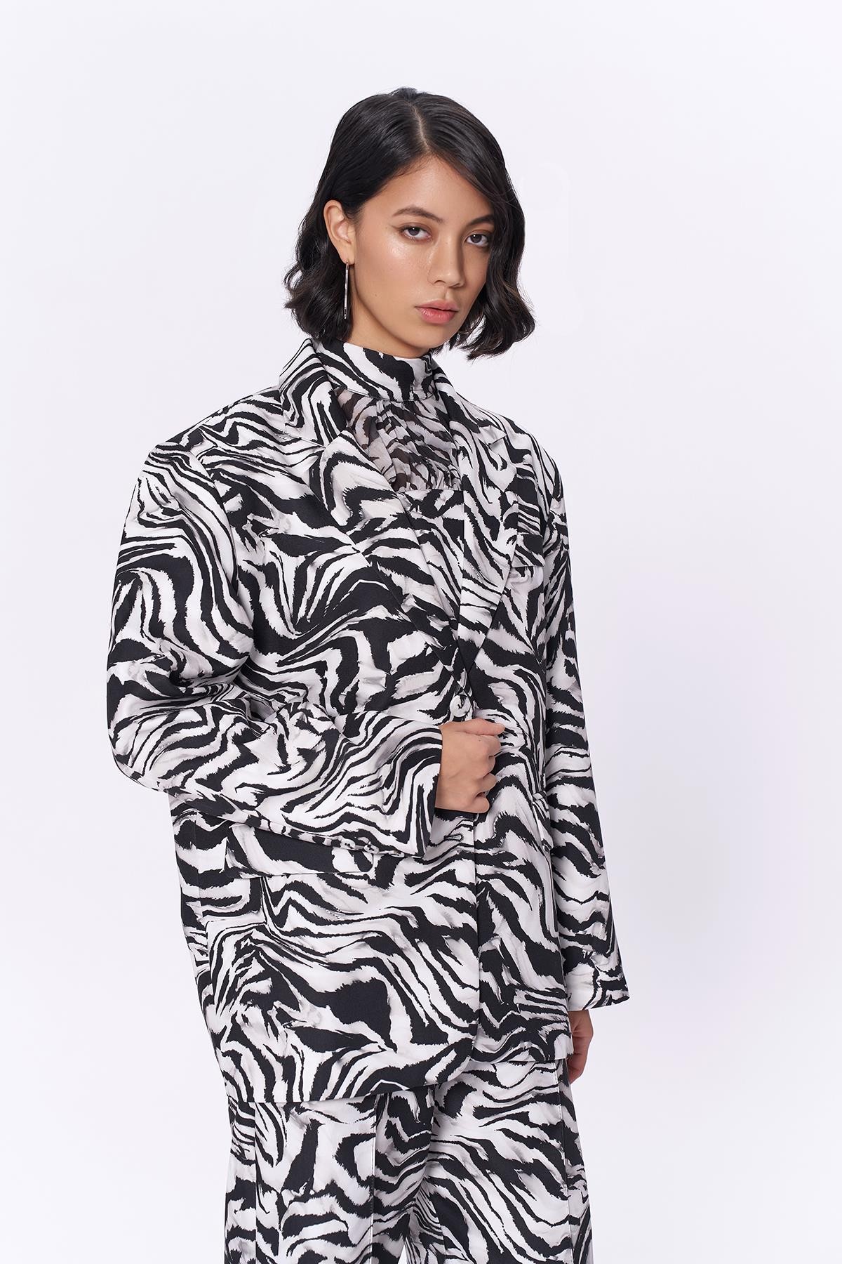 Quzu Patch Detaylı Desenli Blazer Ceket Siyah