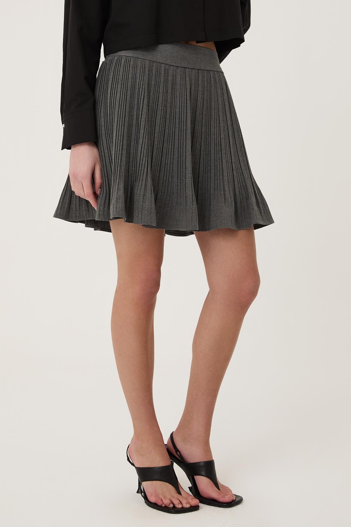 Quzu Pile Detaylı Etek Koyu Gri