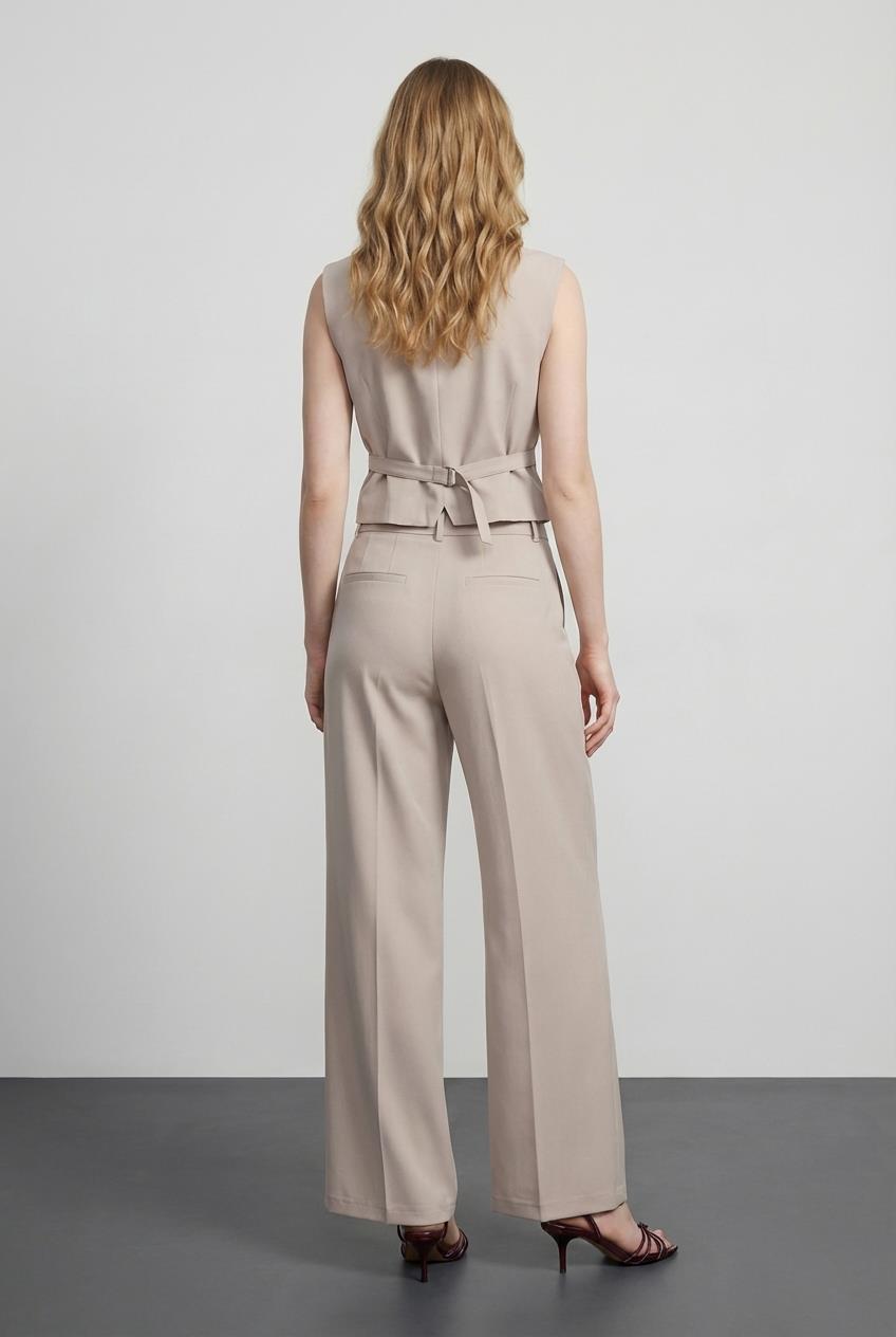 Quzu Pilise Detaylı Cepli Pantolon Bej
