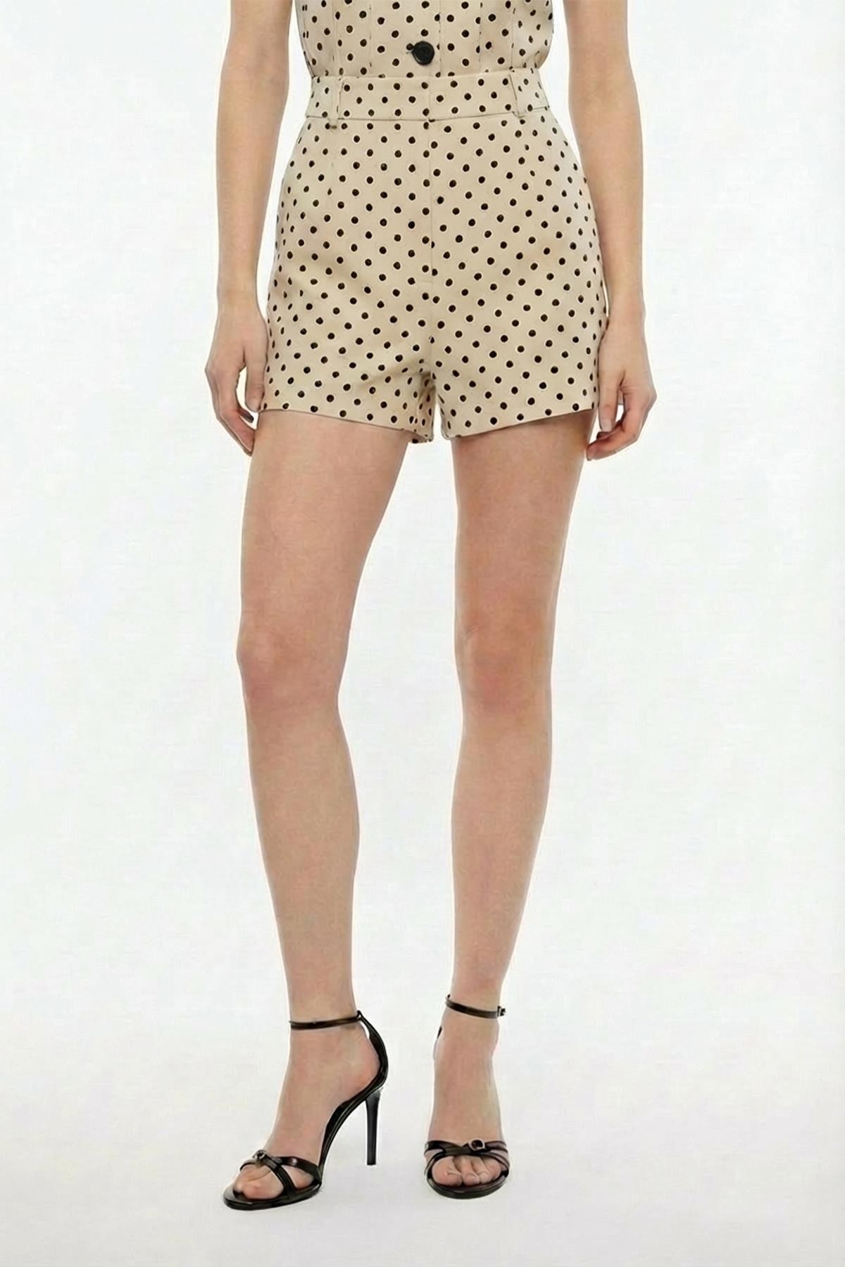 Quzu Puantiye Desenli Şort Krem